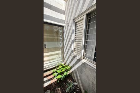 Casa à venda com 210m², 3 quartos e 3 vagas Casa à venda com 210m², 3 quartos e 3 vagasJardim de Inverno