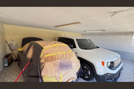 Casa à venda com 210m², 3 quartos e 3 vagas Casa à venda com 210m², 3 quartos e 3 vagasGaragem