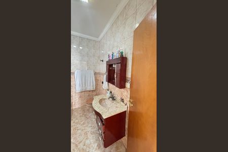 Casa à venda com 210m², 3 quartos e 3 vagas Casa à venda com 210m², 3 quartos e 3 vagasBanheiro