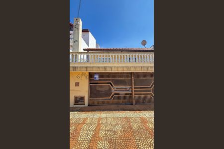 Casa à venda com 210m², 3 quartos e 3 vagas Casa à venda com 210m², 3 quartos e 3 vagasFachada e placa