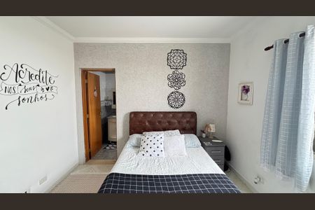 Casa à venda com 210m², 3 quartos e 3 vagas Casa à venda com 210m², 3 quartos e 3 vagasSuíte