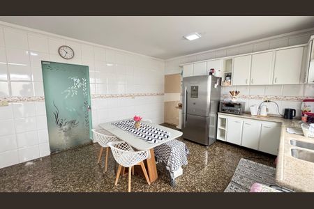 Casa à venda com 210m², 3 quartos e 3 vagas Casa à venda com 210m², 3 quartos e 3 vagasCozinha