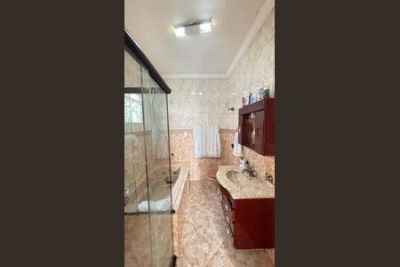 Casa à venda com 210m², 3 quartos e 3 vagas Casa à venda com 210m², 3 quartos e 3 vagasBanheiro