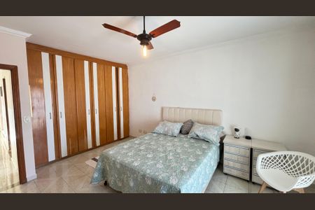 Casa à venda com 210m², 3 quartos e 3 vagas Casa à venda com 210m², 3 quartos e 3 vagasQuarto 2