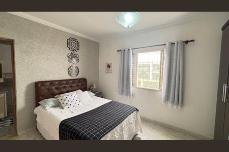 Casa à venda com 210m², 3 quartos e 3 vagas Casa à venda com 210m², 3 quartos e 3 vagasSuíte