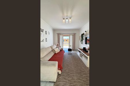 Casa à venda com 210m², 3 quartos e 3 vagas Casa à venda com 210m², 3 quartos e 3 vagasSala