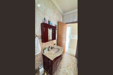 Casa à venda com 210m², 3 quartos e 3 vagas Casa à venda com 210m², 3 quartos e 3 vagasBanheiro