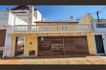 Casa à venda com 210m², 3 quartos e 3 vagas Casa à venda com 210m², 3 quartos e 3 vagasFachada e placa