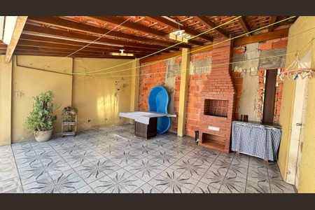 Casa à venda com 210m², 3 quartos e 3 vagas Casa à venda com 210m², 3 quartos e 3 vagasQuintal - Churrasqueira