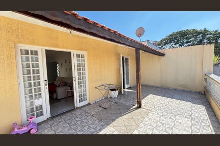 Casa à venda com 210m², 3 quartos e 3 vagas Casa à venda com 210m², 3 quartos e 3 vagasVaranda da Sala