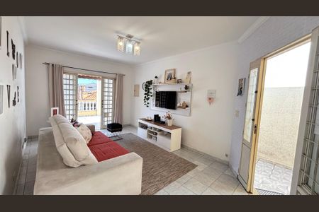 Casa à venda com 210m², 3 quartos e 3 vagas Casa à venda com 210m², 3 quartos e 3 vagasSala