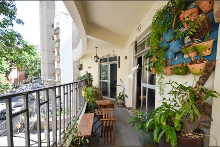 Apartamento à venda com 265m², 4 quartos e 2 vagas Apartamento à venda com 265m², 4 quartos e 2 vagasVaranda