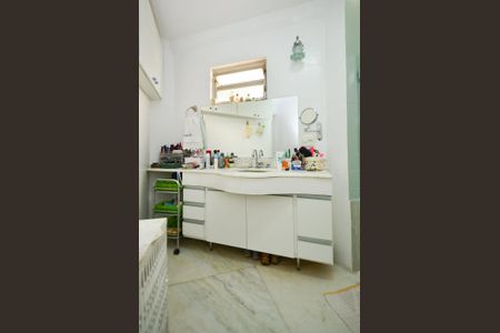 Apartamento à venda com 265m², 4 quartos e 2 vagas Apartamento à venda com 265m², 4 quartos e 2 vagasBanheiro suite