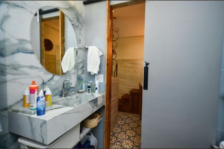 Apartamento à venda com 265m², 4 quartos e 2 vagas Apartamento à venda com 265m², 4 quartos e 2 vagasBanheiro social