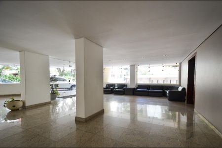 Apartamento à venda com 265m², 4 quartos e 2 vagas Apartamento à venda com 265m², 4 quartos e 2 vagasHall de entrada