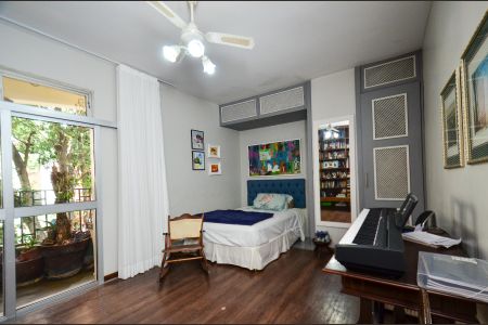 Apartamento à venda com 265m², 4 quartos e 2 vagas Apartamento à venda com 265m², 4 quartos e 2 vagasQuarto4