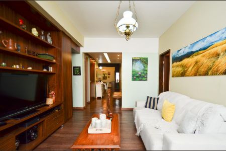 Apartamento à venda com 265m², 4 quartos e 2 vagas Apartamento à venda com 265m², 4 quartos e 2 vagasSala de TV