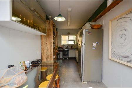 Apartamento à venda com 265m², 4 quartos e 2 vagas Apartamento à venda com 265m², 4 quartos e 2 vagasCozinha