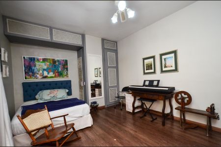 Apartamento à venda com 265m², 4 quartos e 2 vagas Apartamento à venda com 265m², 4 quartos e 2 vagasQuarto4
