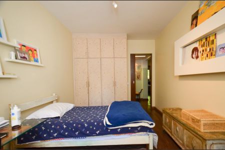 Apartamento à venda com 265m², 4 quartos e 2 vagas Apartamento à venda com 265m², 4 quartos e 2 vagasQuarto2