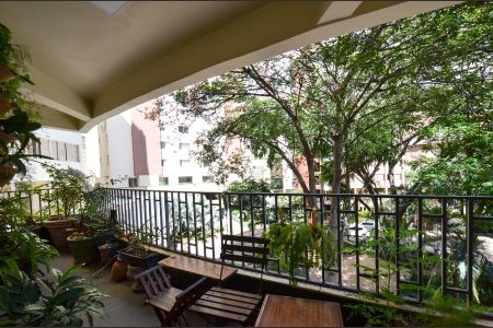 Apartamento à venda com 265m², 4 quartos e 2 vagas Apartamento à venda com 265m², 4 quartos e 2 vagasVaranda