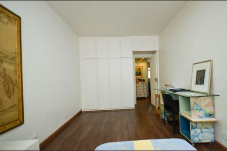 Apartamento à venda com 265m², 4 quartos e 2 vagas Apartamento à venda com 265m², 4 quartos e 2 vagasQuarto1