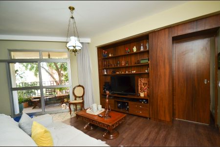 Apartamento à venda com 265m², 4 quartos e 2 vagas Apartamento à venda com 265m², 4 quartos e 2 vagasSala de TV