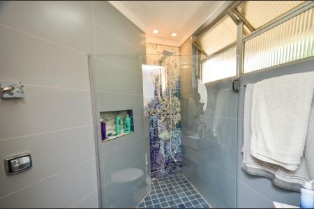 Apartamento à venda com 265m², 4 quartos e 2 vagas Apartamento à venda com 265m², 4 quartos e 2 vagasBanheiro social