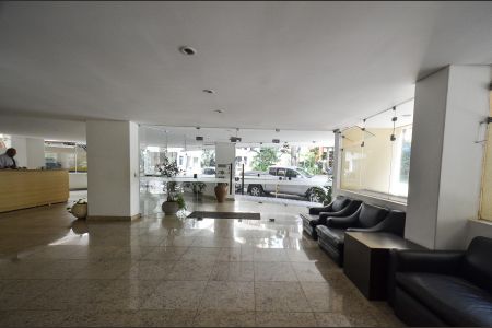 Apartamento à venda com 265m², 4 quartos e 2 vagas Apartamento à venda com 265m², 4 quartos e 2 vagasHall de entrada