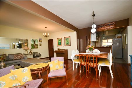 Apartamento à venda com 265m², 4 quartos e 2 vagas Apartamento à venda com 265m², 4 quartos e 2 vagasSala de estar