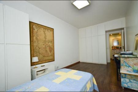 Apartamento à venda com 265m², 4 quartos e 2 vagas Apartamento à venda com 265m², 4 quartos e 2 vagasQuarto1
