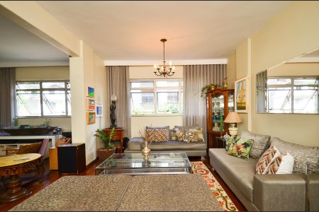 Apartamento à venda com 265m², 4 quartos e 2 vagas Apartamento à venda com 265m², 4 quartos e 2 vagasSala de estar
