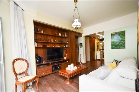 Apartamento à venda com 265m², 4 quartos e 2 vagas Apartamento à venda com 265m², 4 quartos e 2 vagasSala de TV