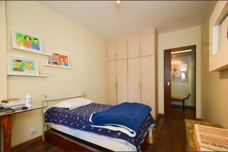 Apartamento à venda com 265m², 4 quartos e 2 vagas Apartamento à venda com 265m², 4 quartos e 2 vagasQuarto2