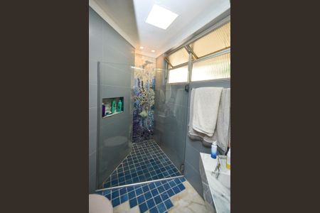 Apartamento à venda com 265m², 4 quartos e 2 vagas Apartamento à venda com 265m², 4 quartos e 2 vagasBanheiro social