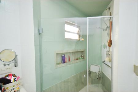 Apartamento à venda com 265m², 4 quartos e 2 vagas Apartamento à venda com 265m², 4 quartos e 2 vagasBanheiro suite