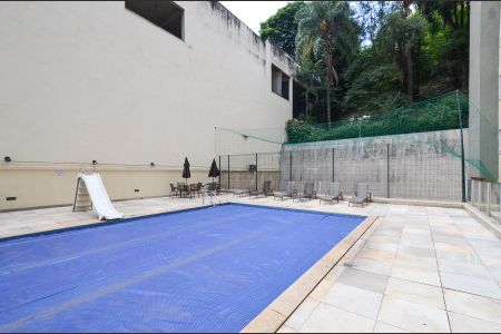 Apartamento à venda com 265m², 4 quartos e 2 vagas Apartamento à venda com 265m², 4 quartos e 2 vagasPiscina