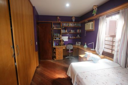 Casa de condomínio à venda com 320m², 6 quartos e 2 vagasQuarto 4