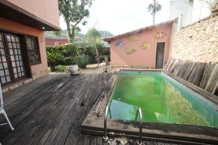Casa de condomínio à venda com 320m², 6 quartos e 2 vagasPiscina