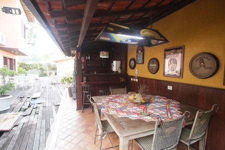 Casa de condomínio à venda com 320m², 6 quartos e 2 vagasChurrasqueira