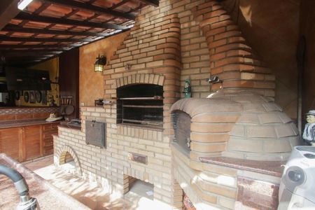 Casa de condomínio à venda com 320m², 6 quartos e 2 vagasChurrasqueira