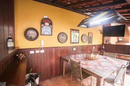 Casa de condomínio à venda com 320m², 6 quartos e 2 vagasChurrasqueira