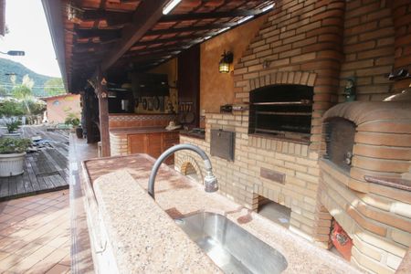 Casa de condomínio à venda com 320m², 6 quartos e 2 vagasChurrasqueira