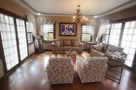 Casa de condomínio à venda com 320m², 6 quartos e 2 vagasSala de Estar