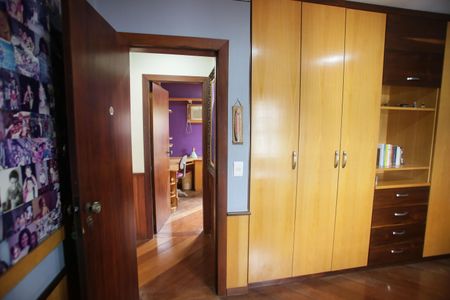 Casa de condomínio à venda com 320m², 6 quartos e 2 vagasQuarto 3