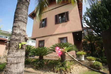 Casa de condomínio à venda com 320m², 6 quartos e 2 vagasFrente da Casa