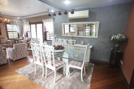 Casa de condomínio à venda com 320m², 6 quartos e 2 vagasSala de Jantar