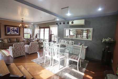 Casa de condomínio à venda com 320m², 6 quartos e 2 vagasSala