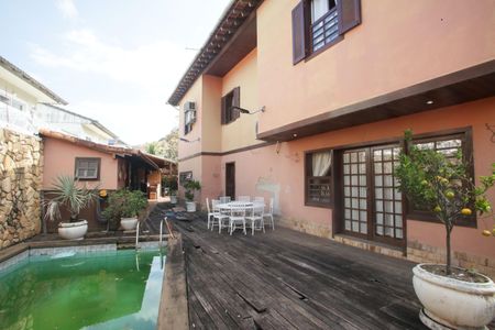 Casa de condomínio à venda com 320m², 6 quartos e 2 vagasPiscina