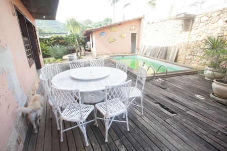 Casa de condomínio à venda com 320m², 6 quartos e 2 vagasPiscina